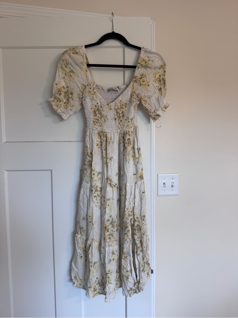 Abercrombie Romantic Cream Floral Maxi Dress with Puff Sleeves
